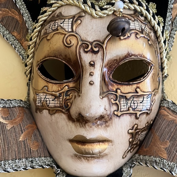 Masquerade vintage looking mask /wall art - Picture 2 of 10